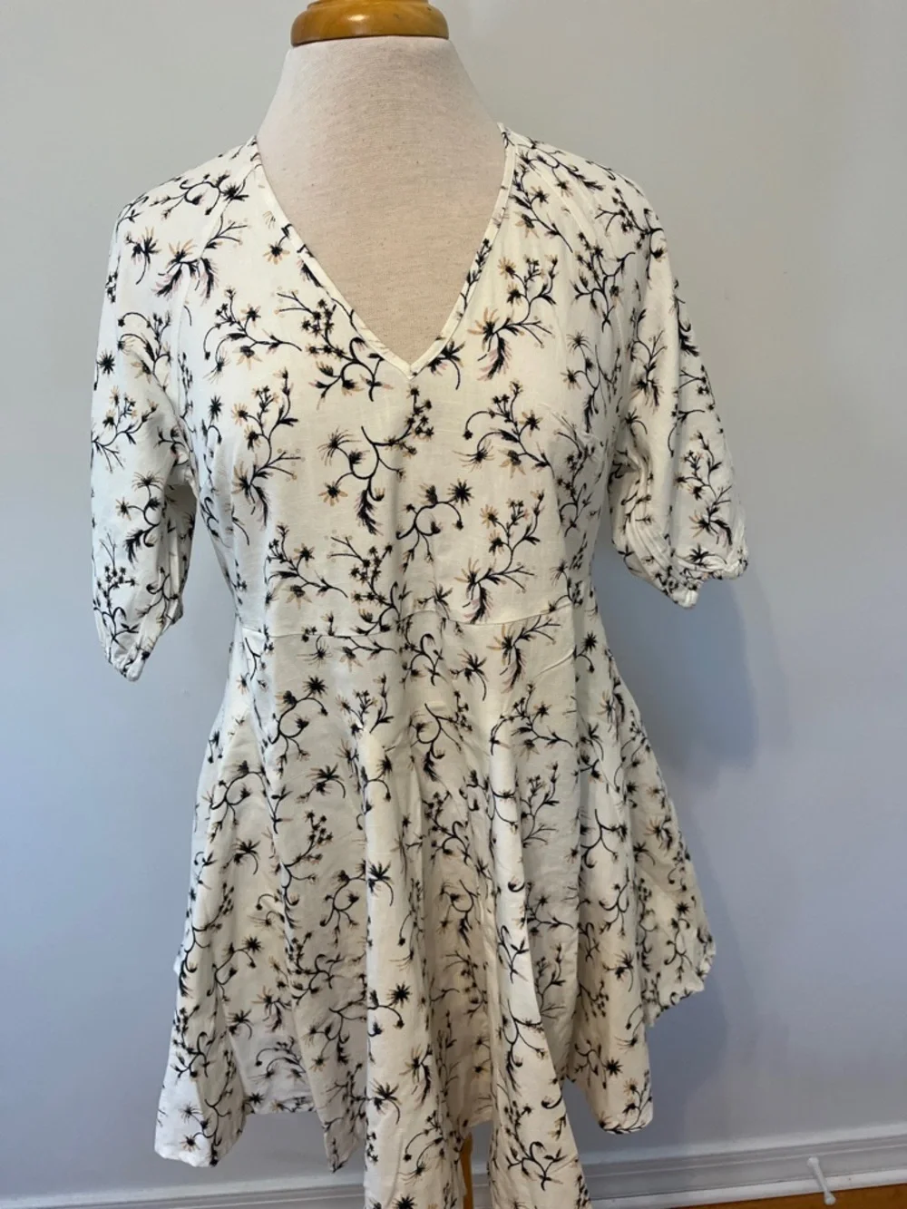 Universal Thread White Floral Spring Summer Mini Dress with POCKETS!!! Sz Small - Picture 5 of 12
